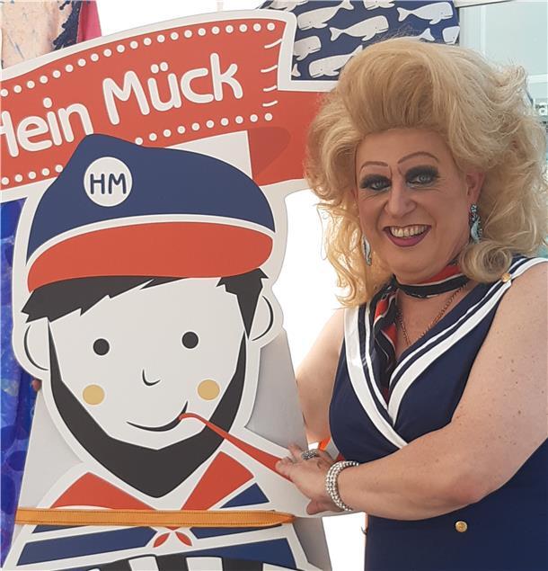 So magisch fotografieren unsere Influencer die Maritimen Tage Auch maritim: Lale von "Hein und Lale" schaute im Fischereihafen am Stand von Hein Mück Bremerhaven vorbei. In Instagram @hein_mueck_bremerhaven.