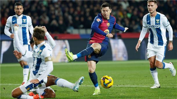 Ohne Flick: Barcelona blamiert sich gegen Leganés Auch Robert Lewandowski (Mitte) konnte die Niederlage des FC Barcelona in der Liga nicht verhindern