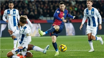 Auch Robert Lewandowski (Mitte) konnte die Niederlage des FC Barcelona in der Liga nicht verhindern