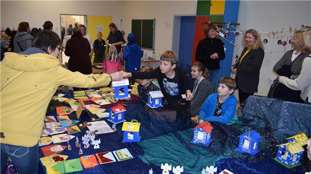 Auch Schulkinder boten Selbstgemachtes auf dem Winterbasar an.