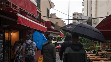 Auch Touristen bekamen das schlechte Wetter zu spüren.