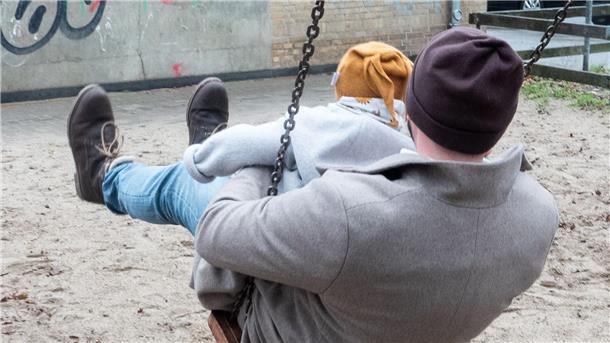 Urlaub für Väter nach Geburt: Fehlanzeige Auch Väter sollen nach der Geburt Zeit mit der Familie verbingen und dabei Geld bekommen.