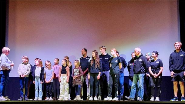 Auch viele Jugendliche und Kinder waren beim SV Brake erfolgreich. Hier die Ehrung der Läuferinnen und Läufer als Kreismeister.