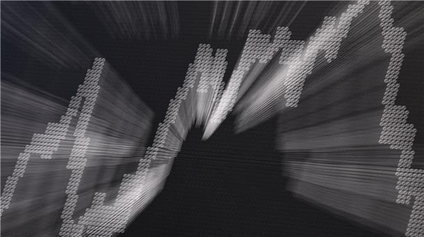 Anleger suchen sichere Investments - Junge setzen auf Aktien Auf das Jahr gerechnet büßte der Dax 2022 12,3 Prozent ein und verbuchte so das schlechteste Börsenjahr seit vier Jahren.
