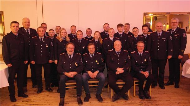 Gruppenfoto Feuerwehr Drei Reihen