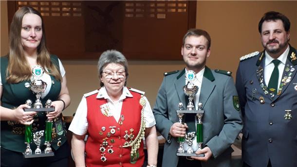 Schützenverein Seedorf möchte Mitglieder gewinnen - Jugendwartin soll helfen Auf dem Bild (von links) Katja Heitmann, Dagmar Albers, Daniel Moje und der Vorsitzende Söhnke Tamke.