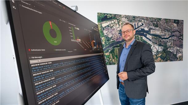 Auf dem Bildschirm kann Jan Schirrmacher unter anderem sehen, wie viele Angriffsversuche es pro Tag auf das Netzwerk von Bremenports gibt.