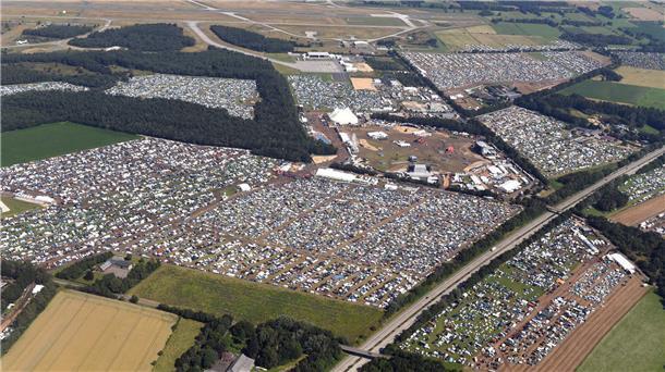 Luftfoto der Zeltplätze auf dem Festival Deichbrand.