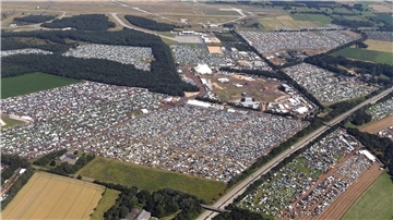 Luftfoto der Zeltplätze auf dem Festival Deichbrand.