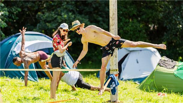 Deichbrand 2024: Das sind die schönsten Bilder vom Festival-Freitag Auf dem Deichbrand gibt es nicht nur reichlich Musik. Hier und da kann man auch sportlich unterwegs sein.