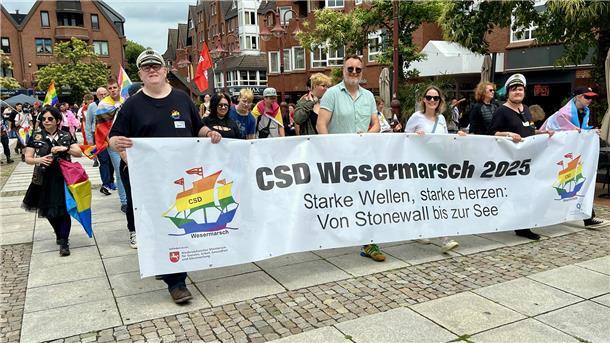 Umzug zum Christopher Street Day in Nordenham.