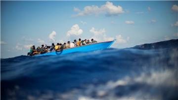 Auf dem Mittelmeer kommt es seit mehreren Jahren immer wieder zu tödlichen Katastrophen mit Flüchtlingsbooten (Archivbild).