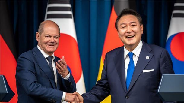 Auf dem Rückweg vom G7-Gipfel in Japan hat Bundeskanzler Olaf Scholz den südkoreanischen Präsidenten Yoon Suk Yeol getroffen.