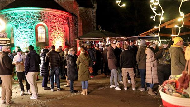 Zevener Weihnachtsmarkt an der St.-Viti-Kirche
