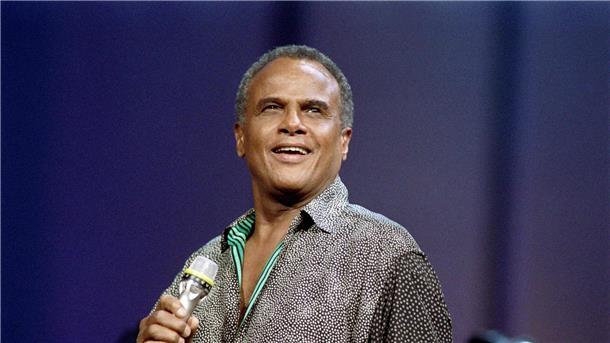 Auf den großen Bühnen der Welt gefeiert: Harry Belafonte tritt 1988 in Paris auf.