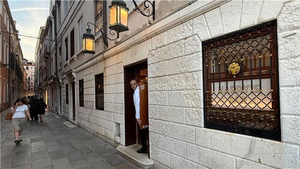 Wie ein Maler zum Speisekarten-Klassiker wurde Auf den Klassiker sind sie stolz in „Harry’s Bar“.