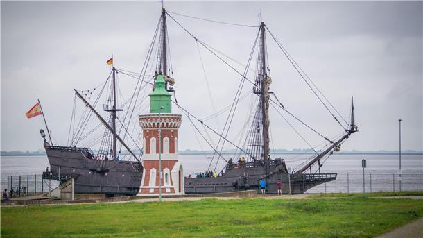 Ahoi! Die wichtigsten Segelschiffe für die Maritimen Tage sind da Auf den Weg zu den Maritimen Tagen 2023 befindet sich das erste spanische Schiff "El Galeón" mit Heimathafen in Sevilla.