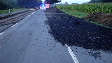 Auf der B71 zwischen Rotenburg und Hemsbünde wird kräftig gebaut. Einige Autofahrer nutzten diese Strecke trotz Sperrung und krachten in die Baumaterialien.