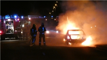 Brennendes Auto auf der Bundesstraße in Nordenham