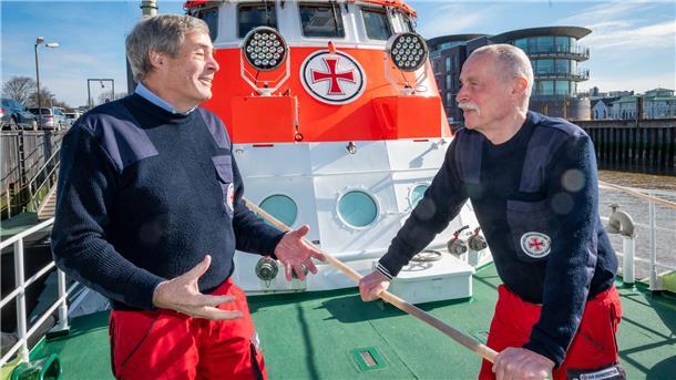 Auf der „Hermann Rudolf Meyer“ im Geestevorhafen. Vormann Andreas Brensing mit Ingo Kramer (li.).