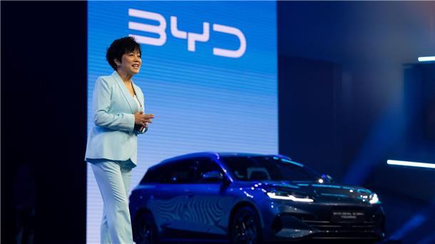 IAA in schwieriger Zeit - womit die Autobranche Kunden lockt Auf der IAA sind so viele chinesische Firmen vertreten wie noch nie - zum Beispiel der Autobauer BYD. (Archivbild)