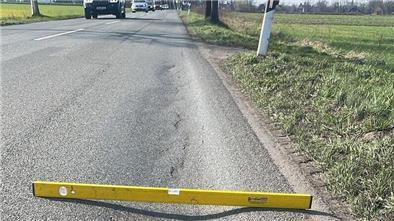 Auf der Kreisstraße 48 bei Uthlede ist die Fahrbahn abgesackt. Sie muss nun unter Vollsperrung instand gesetzt werden. 
