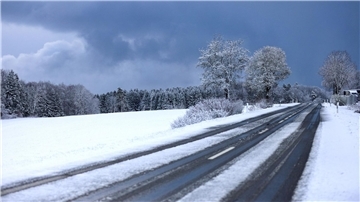 Auf der Schwäbischen Alb hat es über Nacht geschneit - ab 700 Metern blieb der Schnee sogar liegen.