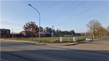 Auf dieser Fläche zwischen dem Autohaus Müller und der ehemaligen Zimmerei Teschner könnte das neue Feuerwehrhaus der Karlshöfener Wehr gebaut werden.