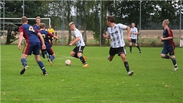 Auf eigenem Platz wird der TSV Bülstedt/Vorwerk - hier im Spiel gegen Groß Meckelsen - versuchen, seine offensive Spielweise durchzubringen.