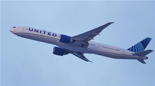 Auf einem Flug von Los Angeles nach Boston ist ein 33-Jähriger auf die Crew losgegangen.