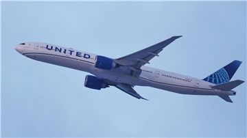 Auf einem Flug von Los Angeles nach Boston ist ein 33-Jähriger auf die Crew losgegangen.