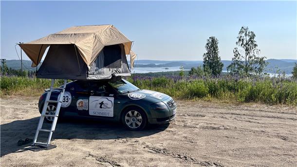 Auf ihrer Rallye durch neun Länder haben Helke Gutsche und ihr Mann Merlin im Dachzelt geschlafen - obwohl sie laut eigener Aussage gar keine "Camper-Typen" sind.