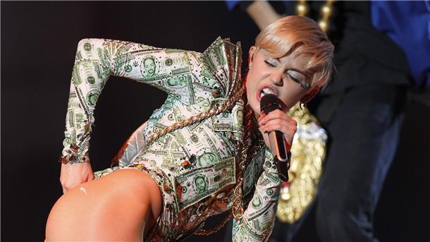 Auftritt von Miley Cyrus 2014 bei ihrer „Bangerz“-Tour.