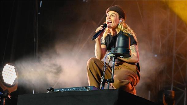 Auftritt von Tash Sultana.