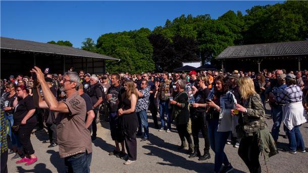 (Mit großer Bildergalerie) Harte Riffs und heiße Stimmung beim Rock House Festival