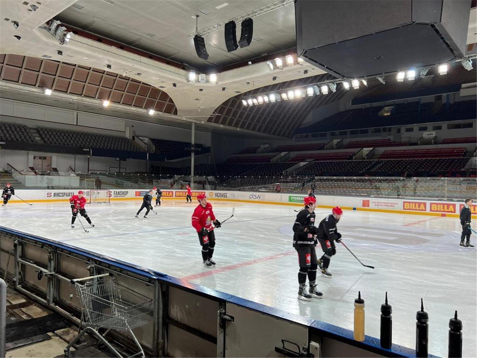 Aufwärmrunde in der Tipsport-Arena.
