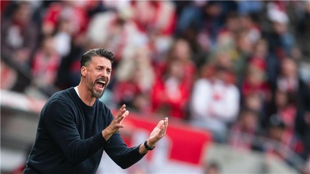 Wegen Gelber Karten: Augsburg-Trainer Wagner ruft bei DFB an Augsburg-Trainer Sandro Wagner ist in dieser Saison bereits dreimal verwarnt worden. (Archivfoto)