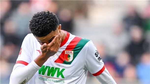 Bayern siegt sich zum Europarekord - BVB schlägt Köln spät Augsburg-Youngster Noahkai Banks ist nach der Klatsche gegen Leipzig bedient.