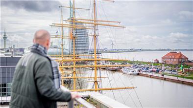 Aus der Vogelperspektive sieht der Neuen Hafen gut aus. Doch die Nahsicht zeigt, dass es ein paar Punkte für die Checkliste gibt.