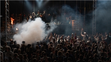 Ausgelassene Feierstimmung beim „Neus“-Festival: Techno, House und Trance stehen im Vordergrun