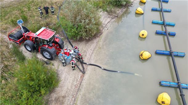 Spielerei oder Supergerät: Was kann ein Feuerwehr-Trecker? Ausgestattet werden kann der Trecker zum Beispiel mit einer Hochwasserpumpe.
