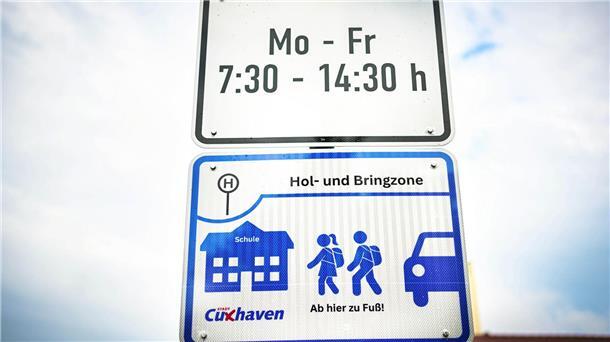 Für die Sicherheit: Elterntaxis werden ausgebremst Ausgewiesene Hol- und Bringzonen werden von vielen Eltern ignoriert.