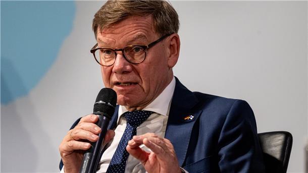 Außenminister Johann Wadephul (CDU) beim Wirtschaftstag der Botschafterkonferenz im Auswärtigen Amt. 