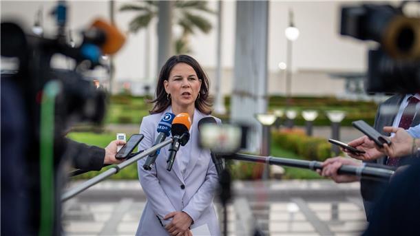 Baerbock an Israel: Humanitäres Völkerrecht einhalten Außenministerin Annalena Baerbock: Israel muss mehr humanitäre Hilfe in den Gazastreifen lassen.