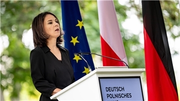 Außenministerin Annalena Baerbock Spricht beim Gedenken zum 84. Jahrestag nach dem Beginn des Zweiten Weltkriegs in Berlin.