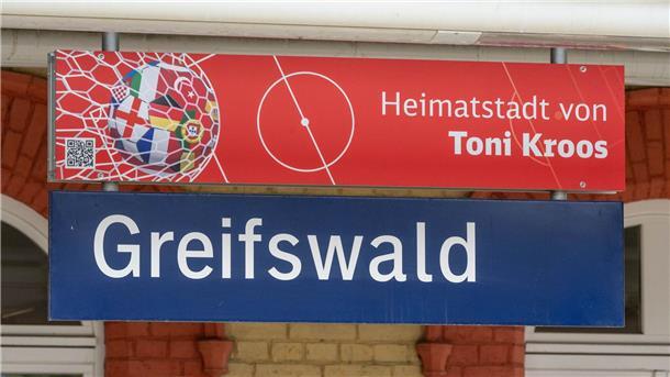 Auszeichnung für Toni Kroos: In seiner Heimatstadt Greifswald soll der Fußball-Star den Verdienstorden des Landes Mecklenburg-Vorpommern erhalten.