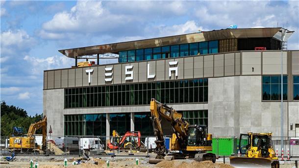 Große Bedenken gegen Tesla-Ausbau Autobauer Tesla will sein Werk in Grünheide erweitern - Umweltverbände haben Bedenken.