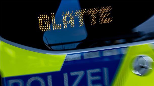 Winter sorgt für Chaos auf den Straßen - Für Sonntag ist Eisregen angekündigt Autofahrer sollten am Wochenende besonders vorsichtig sein.