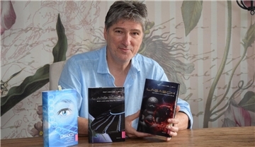 Autor Ron Michael Levy präsentiert mit „Lagasch – Die Phalanx der Arubas“ seinen dritten und letzten Roman der Lagasch-Reihe. Science-Fiction-Fans dürfen sich auf eine abenteuerliche Reise durch Zeit und Raum freuen.