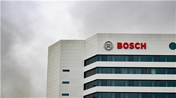 Autozulieferer Bosch will weitere Stellen abbauen. (Archivbild)